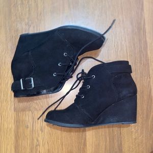 Black wedged booties